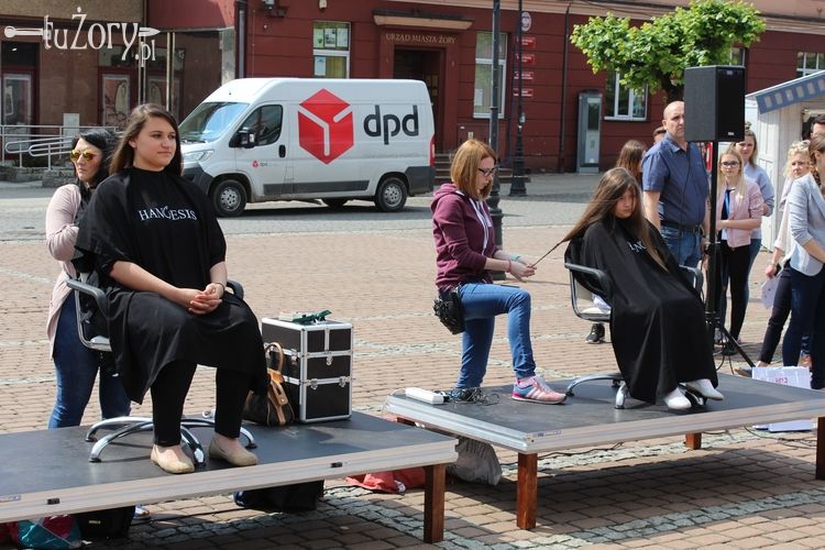 Wielka akcja ścinania włosów na żorskim Rynku, Wioleta Kurzydem