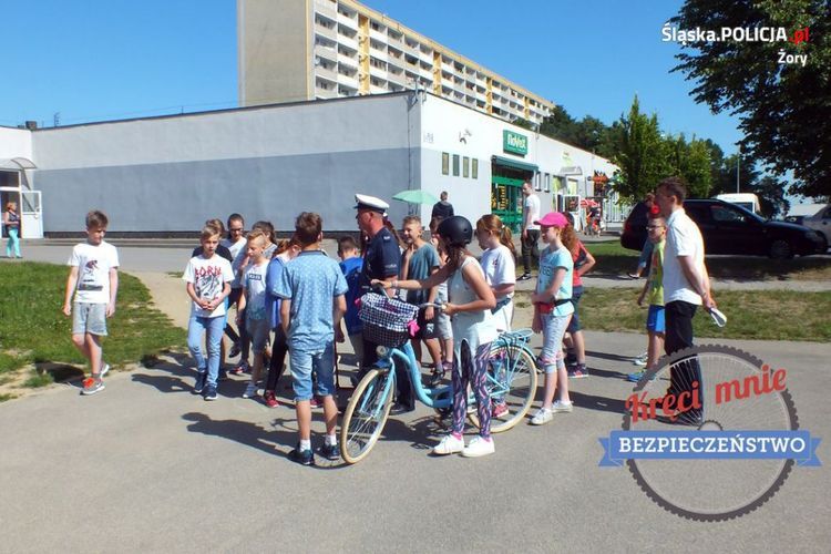 Młodzi żorzanie przystąpili do egzaminu na kartę rowerową, KMP w Żorach