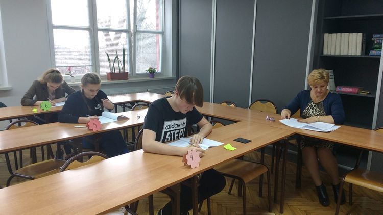 Młodzież I LO zmierzyła się z testem o prawie wyborczym, ZSO w Żorach
