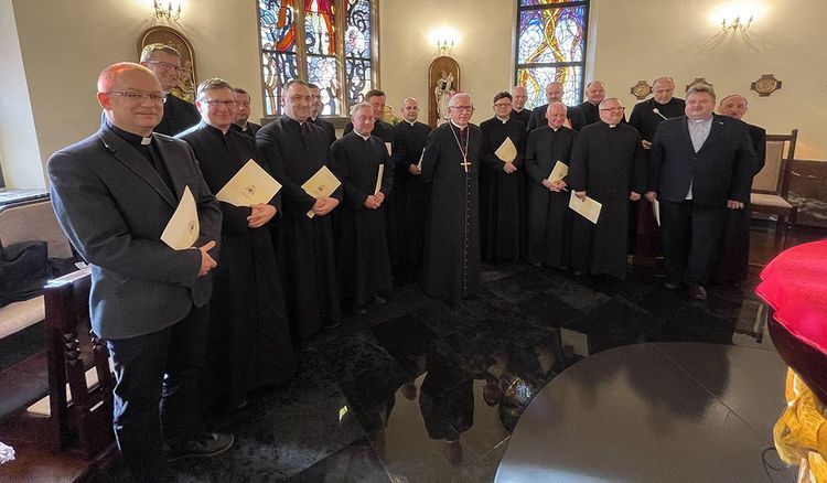 Arcybiskup wręczył dekrety proboszczom. Wśród nich ksiądz z Żor, Archidiecezja Katowice