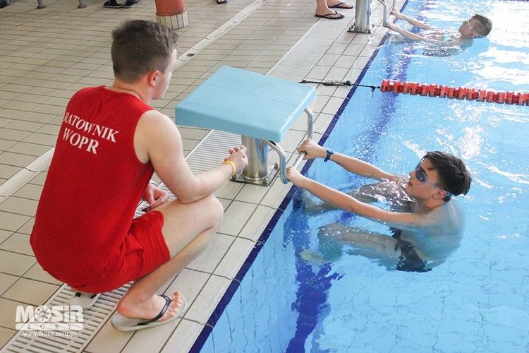Ponad 300 uczniów wzięło udział w międzyszkolnych mistrzostwach pływania, MOSiR w Żorach