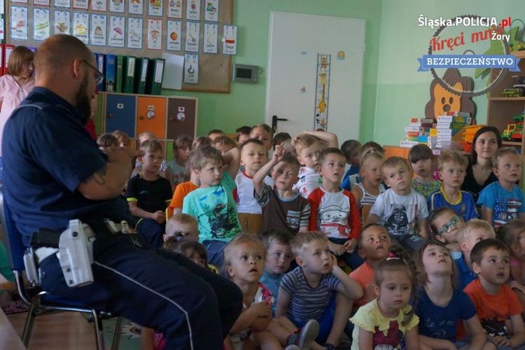 Przedszkolaków z Osin kręci bezpieczeństwo, również podczas wakacji, KMP w Żorach