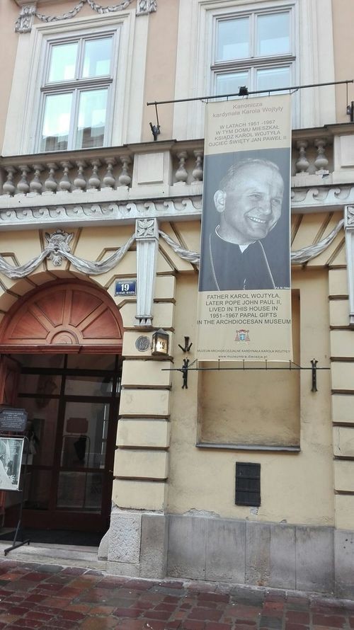 Uczennice CKZiU biorą udział w projekcie „Poszukiwacze skarbu Jana Pawła II”, CKZiU w Żorach