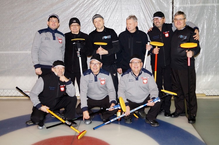 Seniorzy z Warszowic pokochali curling. Wkrótce wylecą do Kanady, by reprezentować Polskę, mat. prasowe