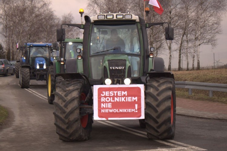 Protest rolników nie zwalnia, czas na cios w polityków. 