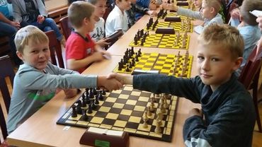 Dorośli i dzieci wzięli udział w weekendowych turniejach szachowych w Klubie Rebus