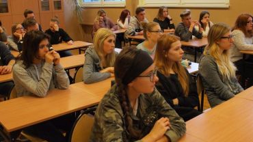 Wolontariusze poprowadzili lekcje przedsiębiorczości w CKZiU w Żorach