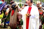 Od niedawna jest biskupem w Papui-Nowej Gwinei, a kiedyś mieszkał w Żorach, archiwum prywatne