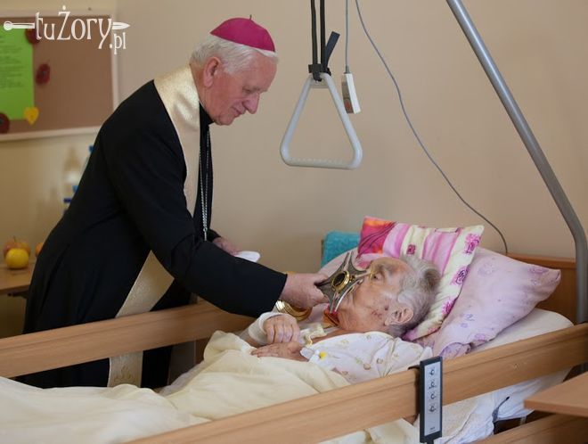 Święty wśród chorych. Żorskie hospicjum otrzymało relikwie Jana Pawła II, Artur Kłusek