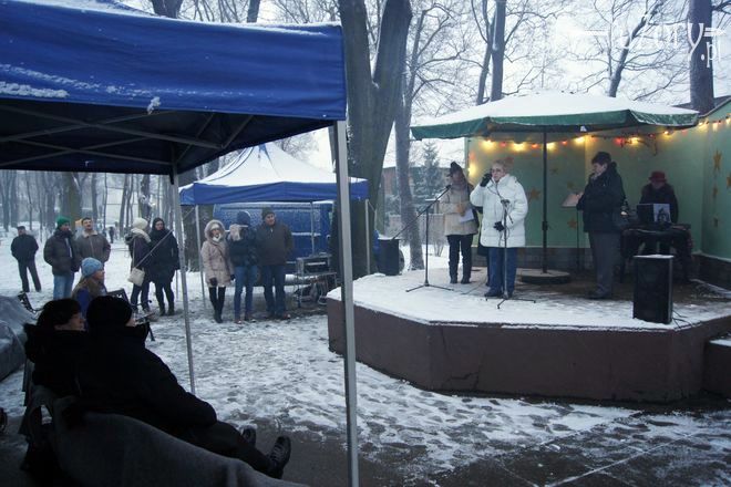 Mieszkańcy Kleszczówki kolędowali w Parku Strzelnica, Wioleta Kurzydem