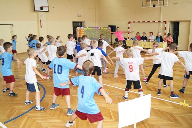 Uczniowie drugich klas szkół podstawowych wzięli udział w miniolimpiadzie