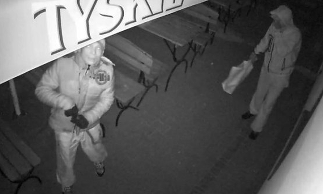 Włamanie do baru w Żorach. Policja publikuje wizerunek sprawców, KMP Żory