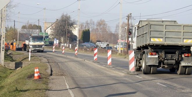 Jest sznsa, że w przysżłym roku droga na os. Pawlikowskiego zostanie wyremontowana.