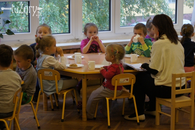Maluchy z Przedszkola nr 5 chętnie jedzą posiłki, choć w ich gronie trafiają się też niejadki