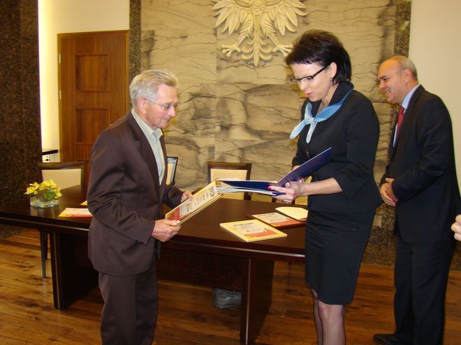 Nagrodę wręczała Małgorzata Hanzlik.