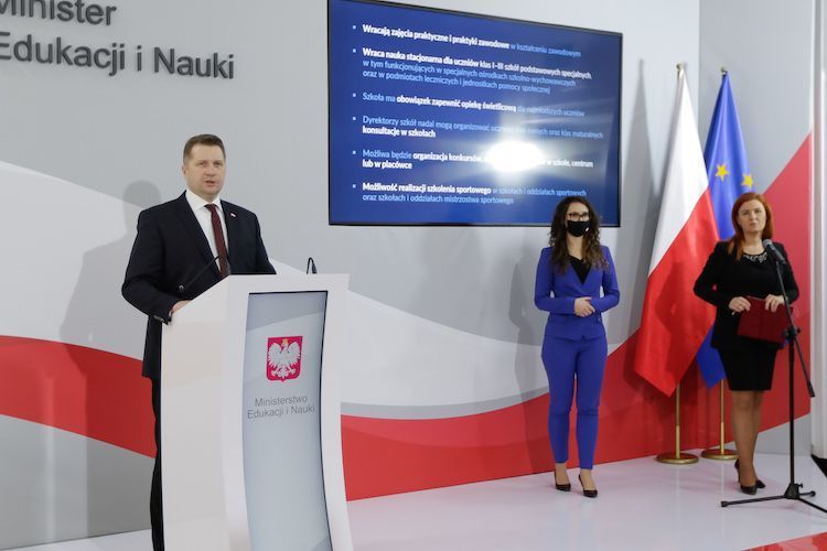 Optymizm ministra Czarnka. Na co mogą liczyć ósmoklasiści i maturzyści?, Twitter: MEN