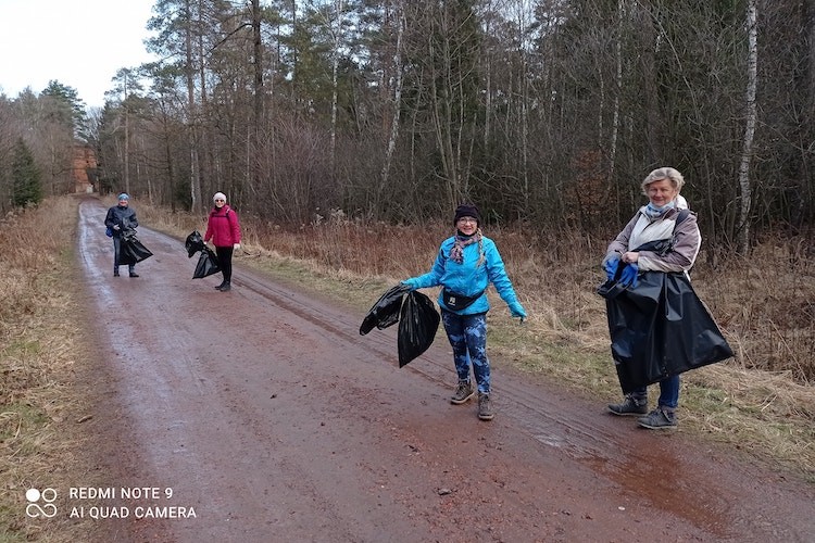 Żorzanie wzięli sprawy w swoje ręce i sprzątali las, FB: Klub HRmax Żory/ Ewa Kałus