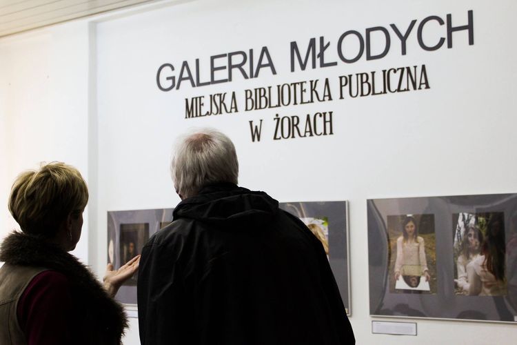 Absolwenci ZSS w Żorach pochwalili się swoimi fotografiami, Marina / MBP w Żorach