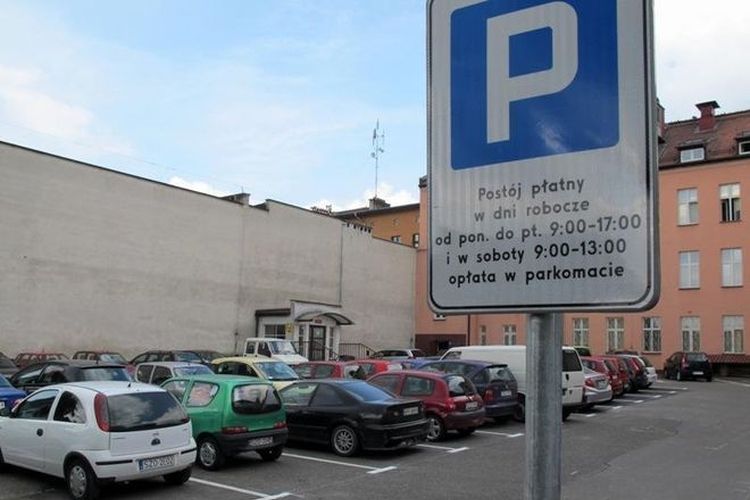 Miasto nie powinno pobierać opłat za parkowanie w soboty. Tak uważa prokurator, archiwum