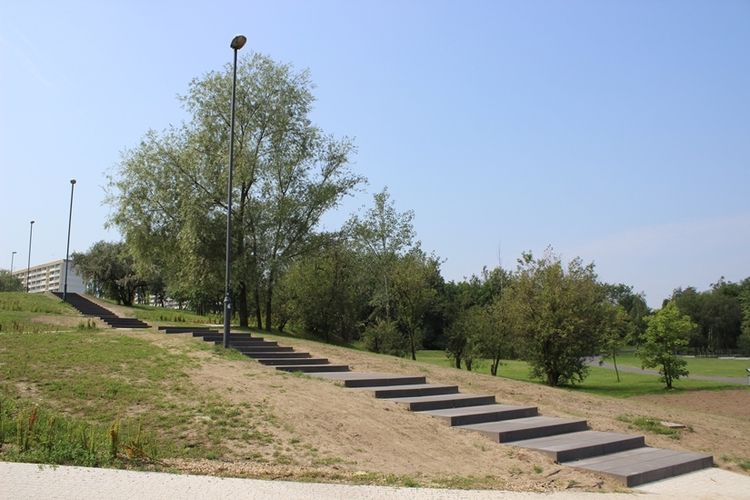 Park Cegielnia: nowe schody dla spacerujących, UM Żory