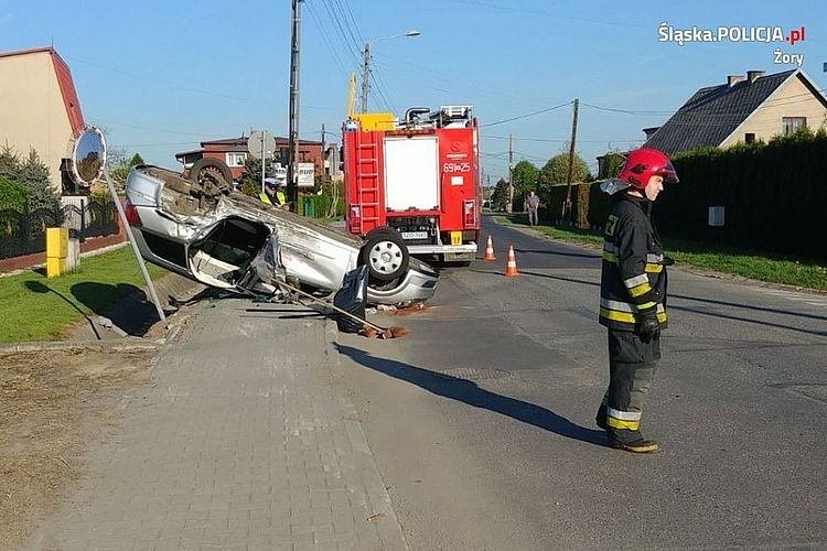 Pijany kierowca spowodował wypadek na ulicy Folwareckiej, 