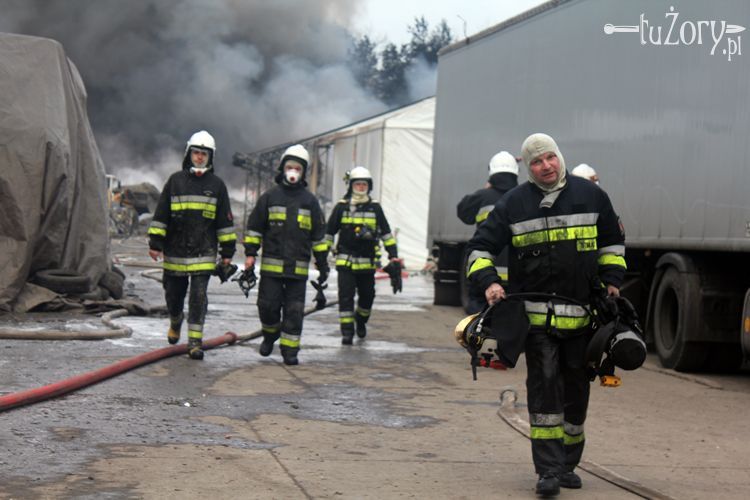 Pożar w Żorach: strażacy o akcji gaśniczej na składowisku, 