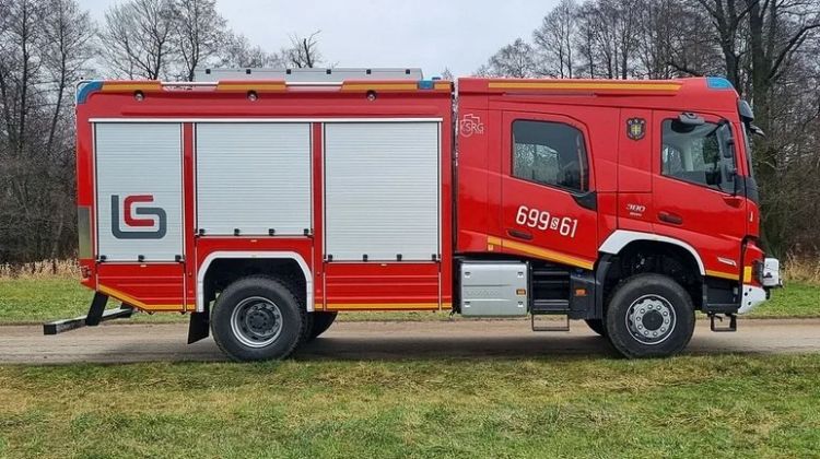 Pojazd za prawie półtora miliona zł. OSP Rowień otrzymała nowy wóz strażacki, 
