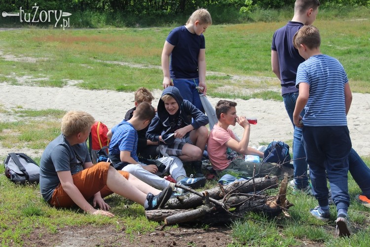 Ponad 100 młodych ochotników sprzątało żorskie lasy, Michał Kowalczyk / Wioleta Kurzydem