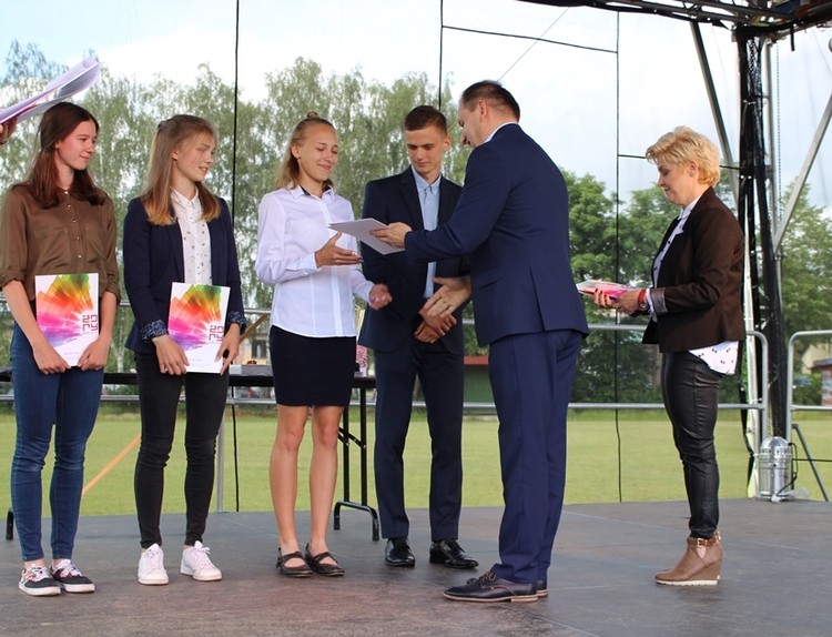 Najlepsi sportowcy zostali wyróżnieni podczas Letniej Fiesty Sportowej, UM Żory