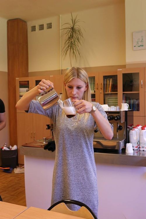 Młodzież CKZiU uczyła się sztuki zdobienia kawy, CKZiU w Żorach