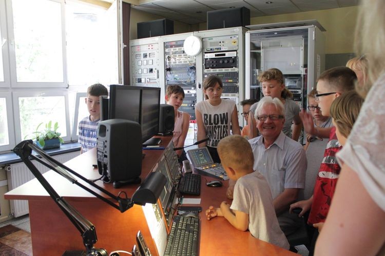 Uczniowie żorskiego ZSS sprawdzili, jak pracują radiowcy, ZSS w Żorach