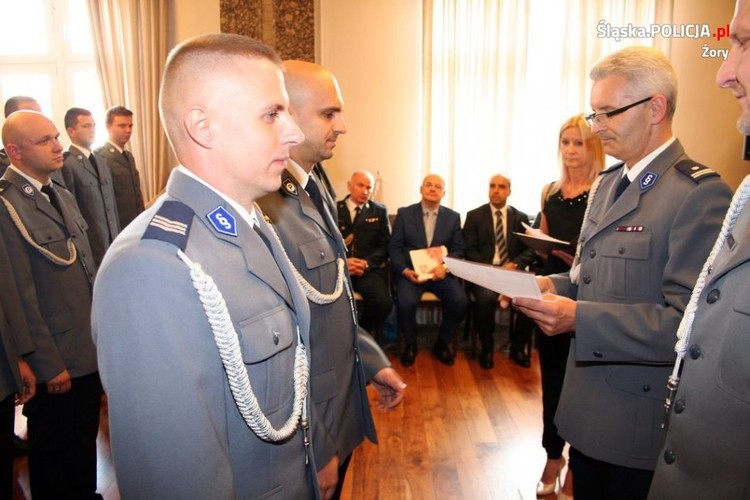 Święto Policji w Żorach: awanse dla 36 funkcjonariuszy i nagrody dla pracowników cywilnych, KMP Żory