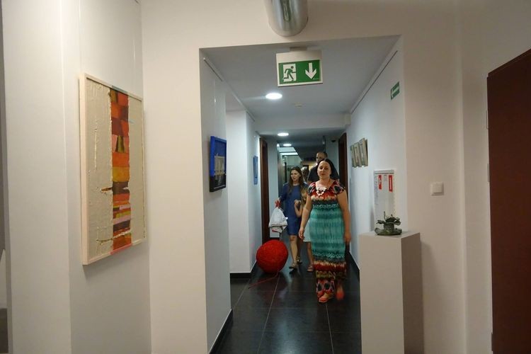 Żorska artystka otworzyła wystawę „Lustra tożsamości”, Muzeum Miejskie w Żorach