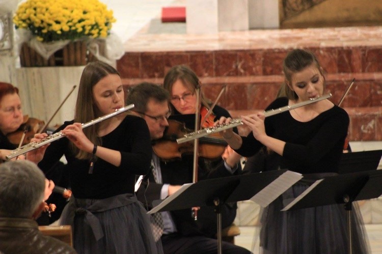 11 listopada: koncert Żorskiej Orkiestry Kameralnej, Parafia św. Stanisława