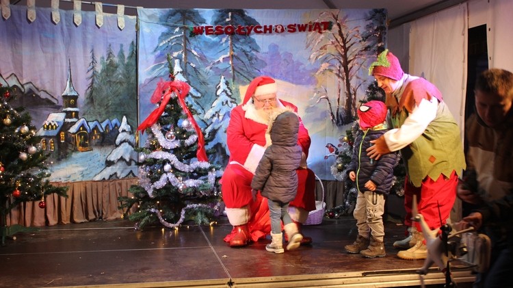 Mikołaj odwiedził żorski Rynek. Czekały tam na niego spore tłumy, UM Żory