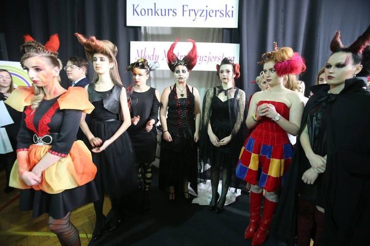 Uczennica z Żor wyróżniona w konkursie „Młody Mistrz Fryzjerstwa”, CKZiU w Żorach