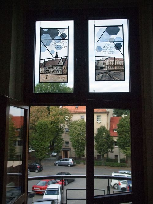 Trzy witraże w oknach Domu Kultury na zakończenie projektu, MOK w Żorach