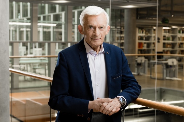 Jerzy Buzek (Koalicja Obywatelska) zdobył 422 445 głosów., Materiały prasowe