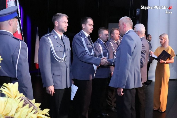 Święto Policji w Żorach: awansowano 33. policjantów!, KMP Żory