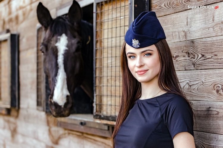 Z koroną w mundurze. Miss Polski zachęca do służby w szeregach policji, Aleksander Van