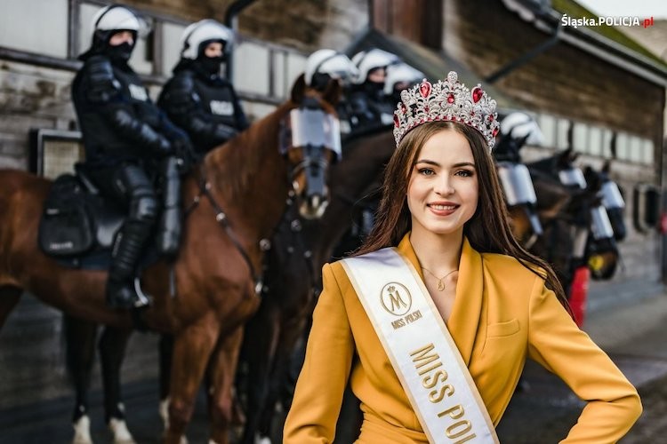 Z koroną w mundurze. Miss Polski zachęca do służby w szeregach policji, Aleksander Van