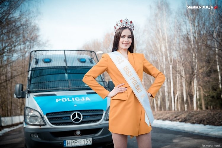 Z koroną w mundurze. Miss Polski zachęca do służby w szeregach policji, Michał Piątek