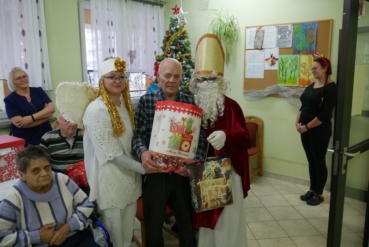 Święty Mikołaj odwiedził seniorów. Dziękujemy!, Materiały prasowe