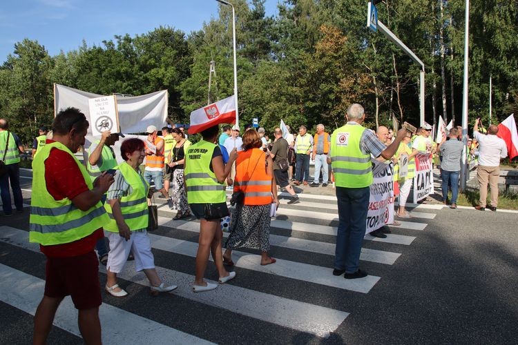 Zablokowali „Wiślankę”. W Woszczycach odbył się protest przeciwko budowie Kolei Dużych Prędkości, Dominik Gajda/Kamil Budniok