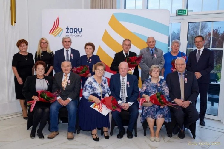 Przeżyli 50, 60, a nawet 70 lat razem! Święto jubilatów w Żorach, małżonkowie odznaczeni [ZDJĘCIA], UM Żory