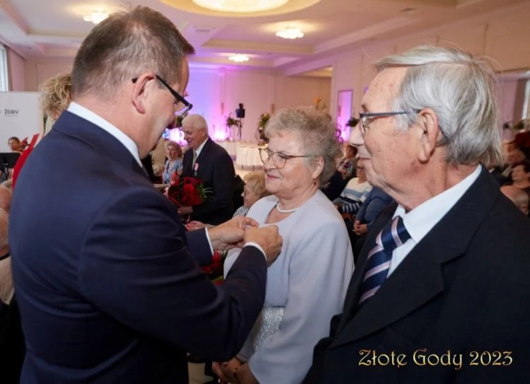 Przeżyli 50, 60, a nawet 70 lat razem! Święto jubilatów w Żorach, małżonkowie odznaczeni [ZDJĘCIA], UM Żory