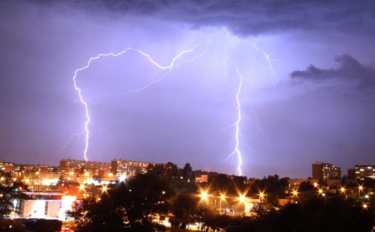 Załamanie pogody na Śląsku. Synoptycy ostrzegają przed burzami, archiwum