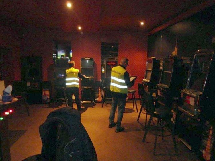 Celnicy likwidowali nielegalne „salony gier”. W Żorach zatrzymali automaty i ruletkę, Izba Celna w Katowicach