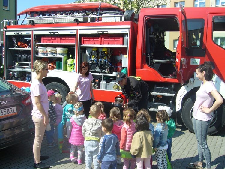 Strażacy szkolą żorzan w zakresie bezpieczeństwa, KM PSP w Żorach