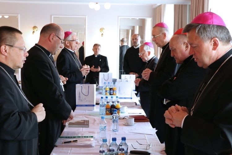 Takiego listu (jak jutro) w Kościele jeszcze nie było! Biskupi przepraszają za księży-pedofilów, Konferencja Episkopatu Polski